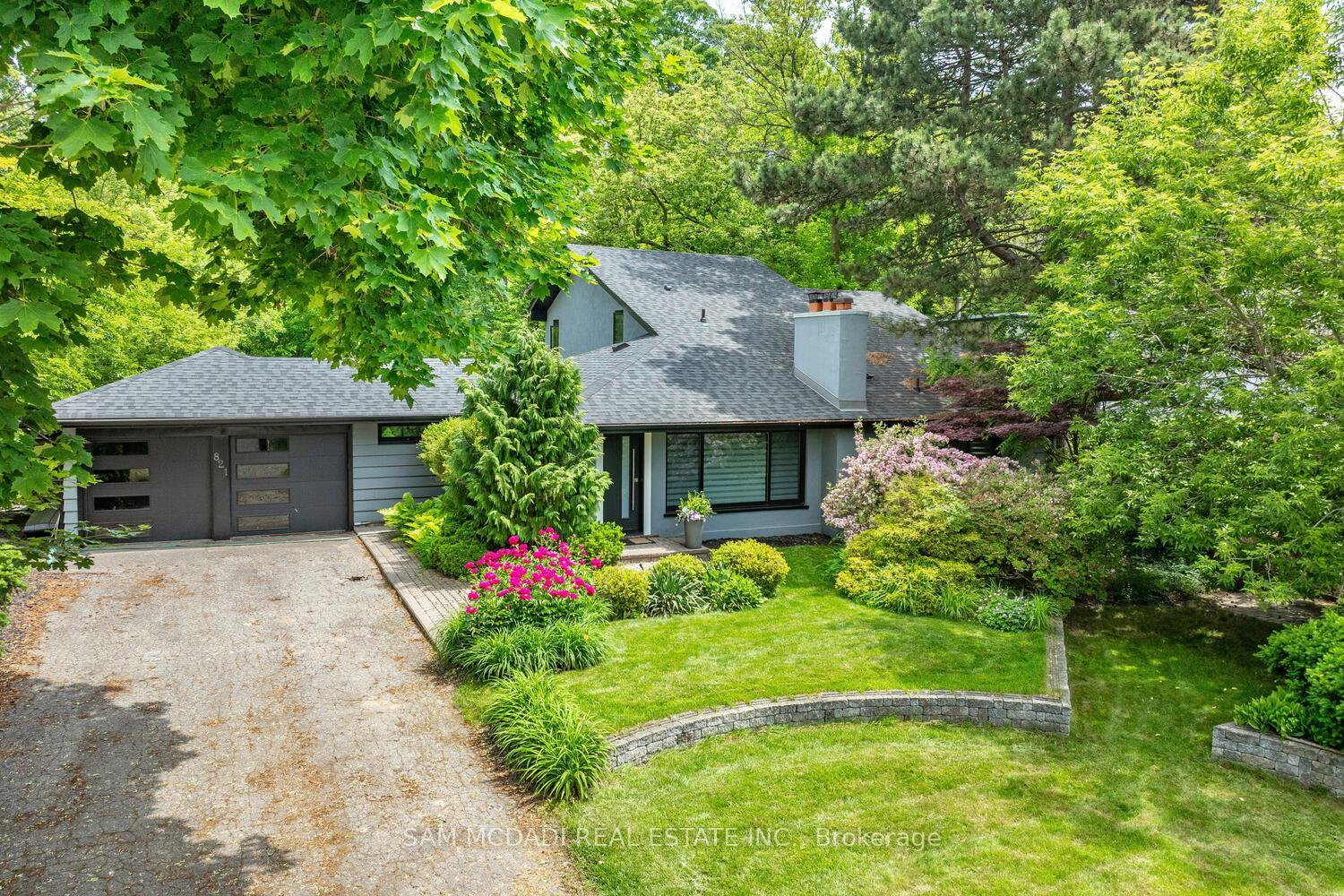 Front of 821 Parkland Avenue