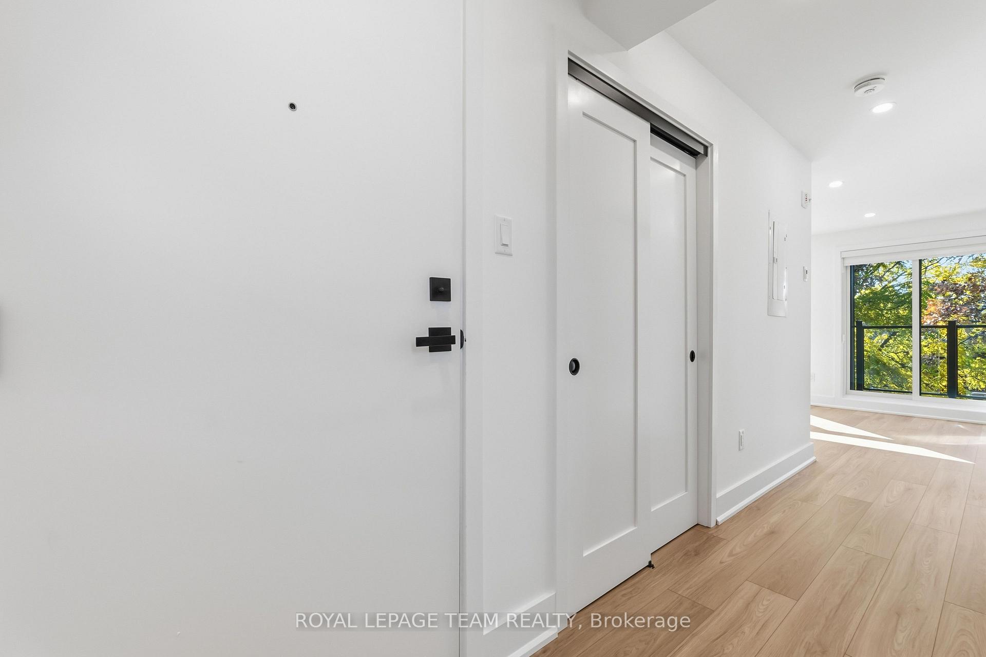 Photo 3 of Unit 8, 100 Hamilton Avenue N, Ottawa, Ottawa West — HOMEH