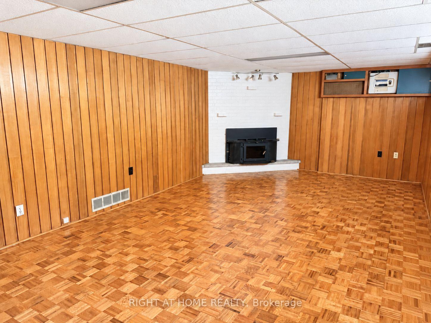 Photo 9 of 5 Renault Crescent, Etobicoke, Humber Heights — HOMEH