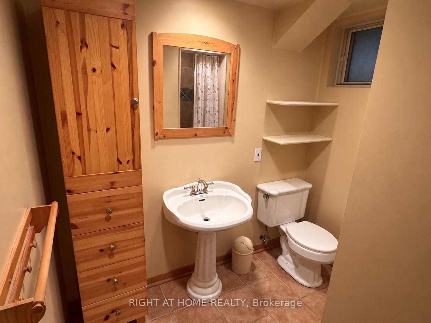 Photo 10 of 5 Renault Crescent, Etobicoke, Humber Heights — HOMEH