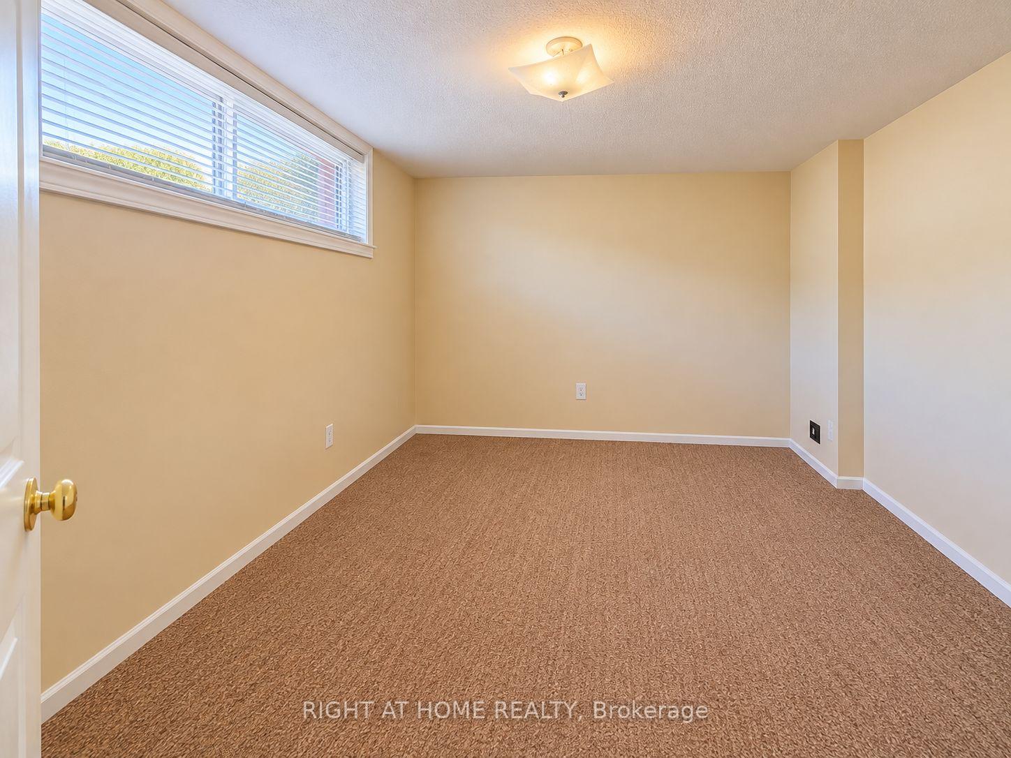 Photo 11 of 5 Renault Crescent, Etobicoke, Humber Heights — HOMEH