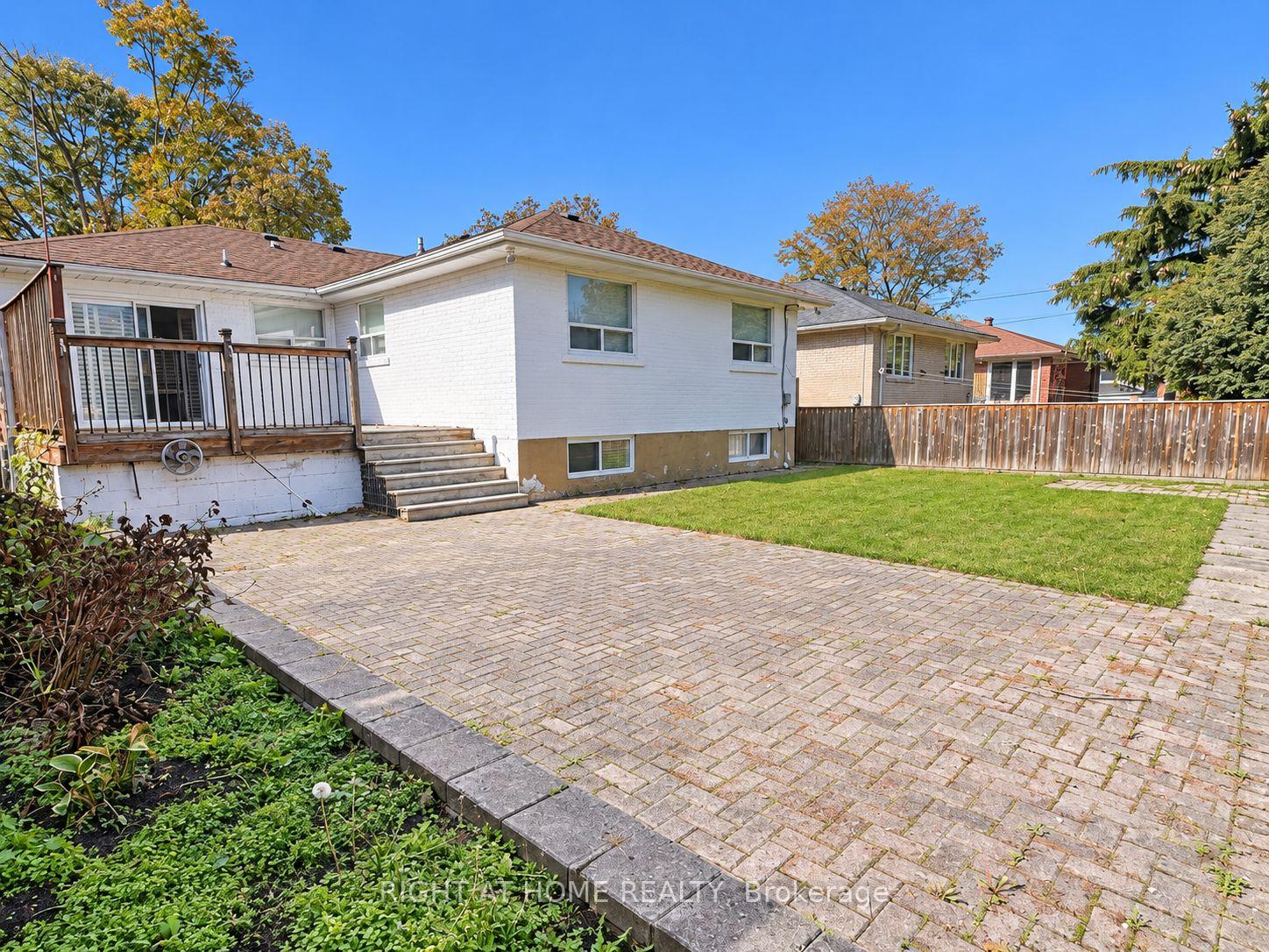 Photo 12 of 5 Renault Crescent, Etobicoke, Humber Heights — HOMEH