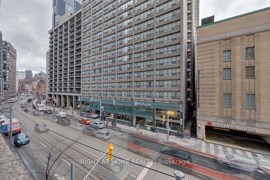 Front of Unit 1710, 45 Carlton Street