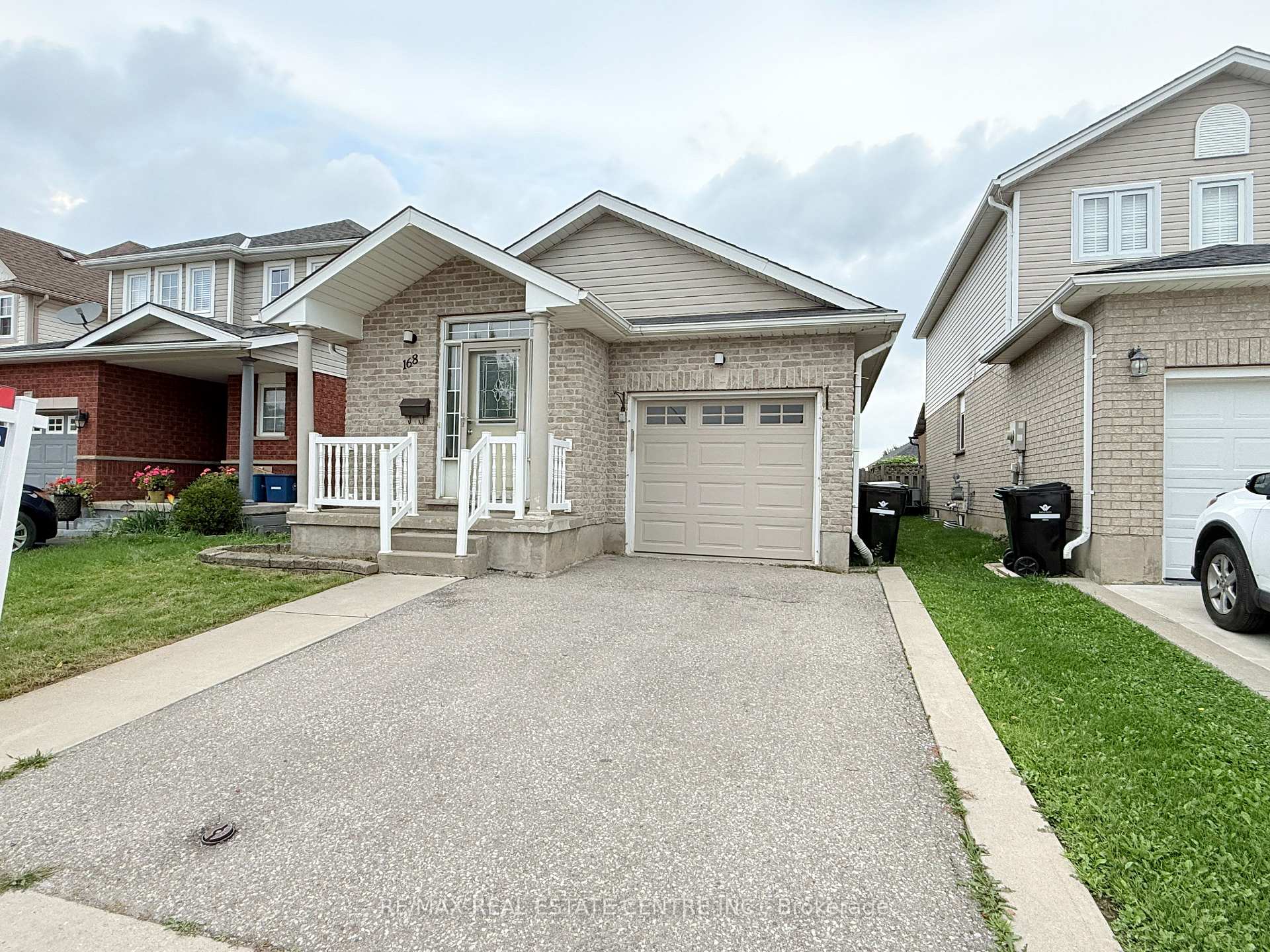 Photo 3 of 168 Copper Leaf Street, Kitchener, Larentian West — HOMEH