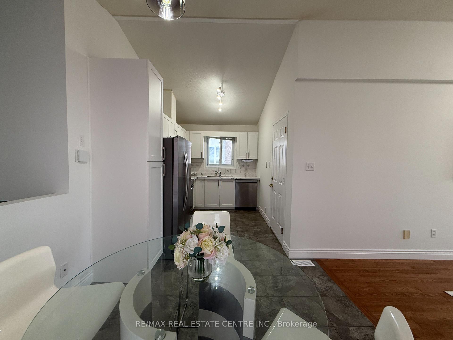 Photo 5 of 168 Copper Leaf Street, Kitchener, Larentian West — HOMEH