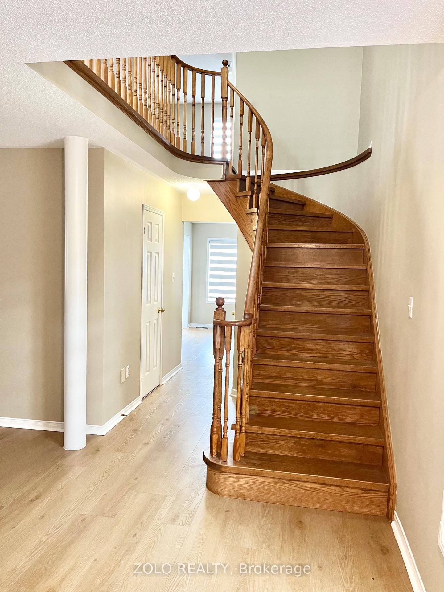 Photo 4 of 19 Saddletree Trail, Brampton, Brampton West — HOMEH