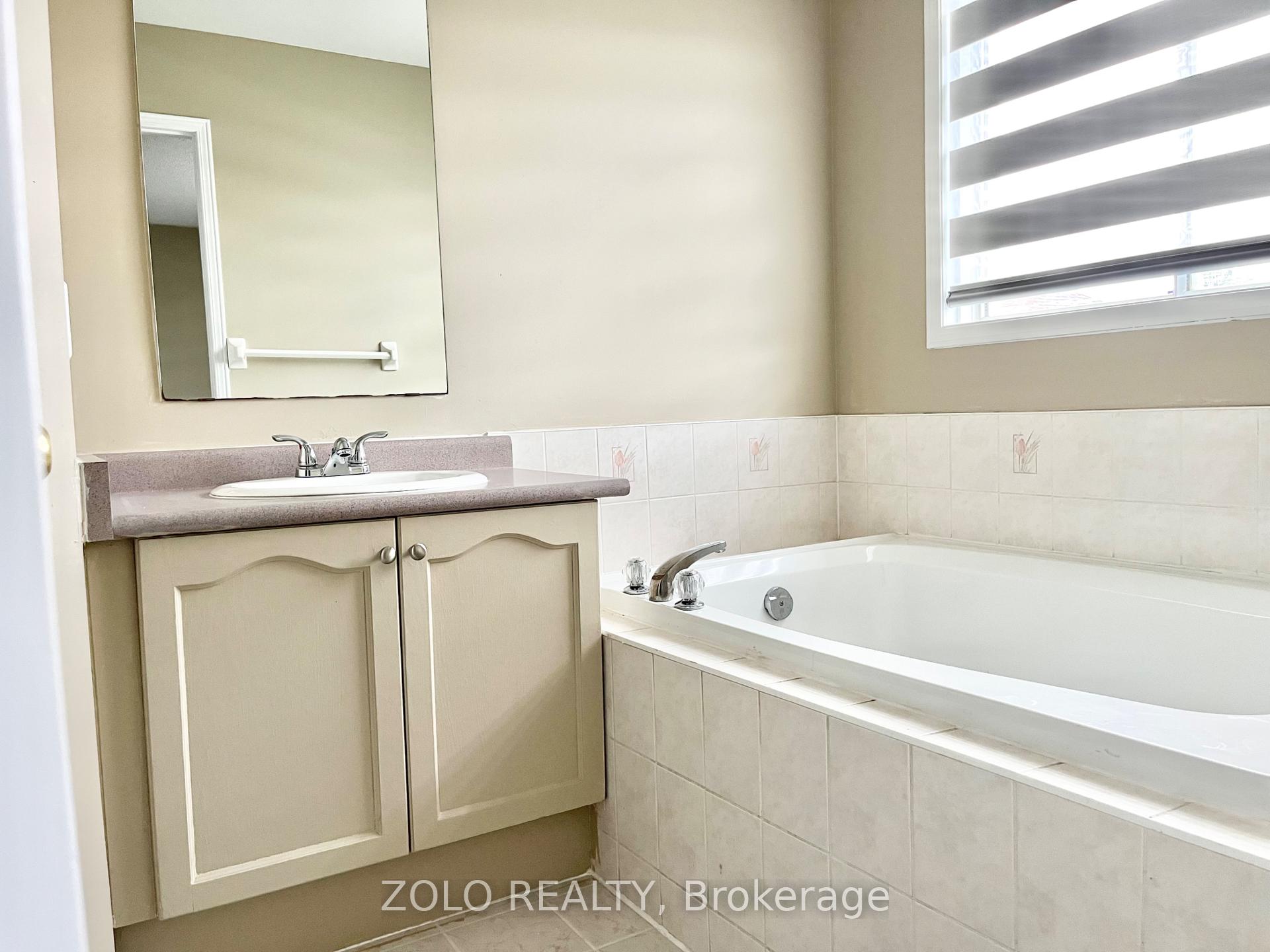 Photo 40 of 19 Saddletree Trail, Brampton, Brampton West — HOMEH