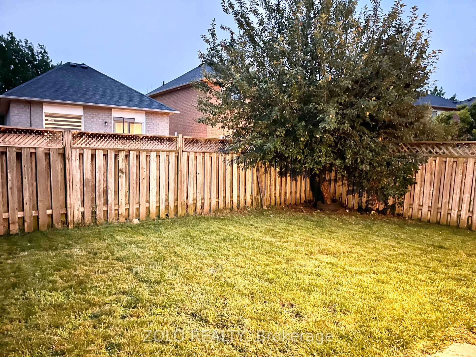 Photo 48 of 19 Saddletree Trail, Brampton, Brampton West — HOMEH