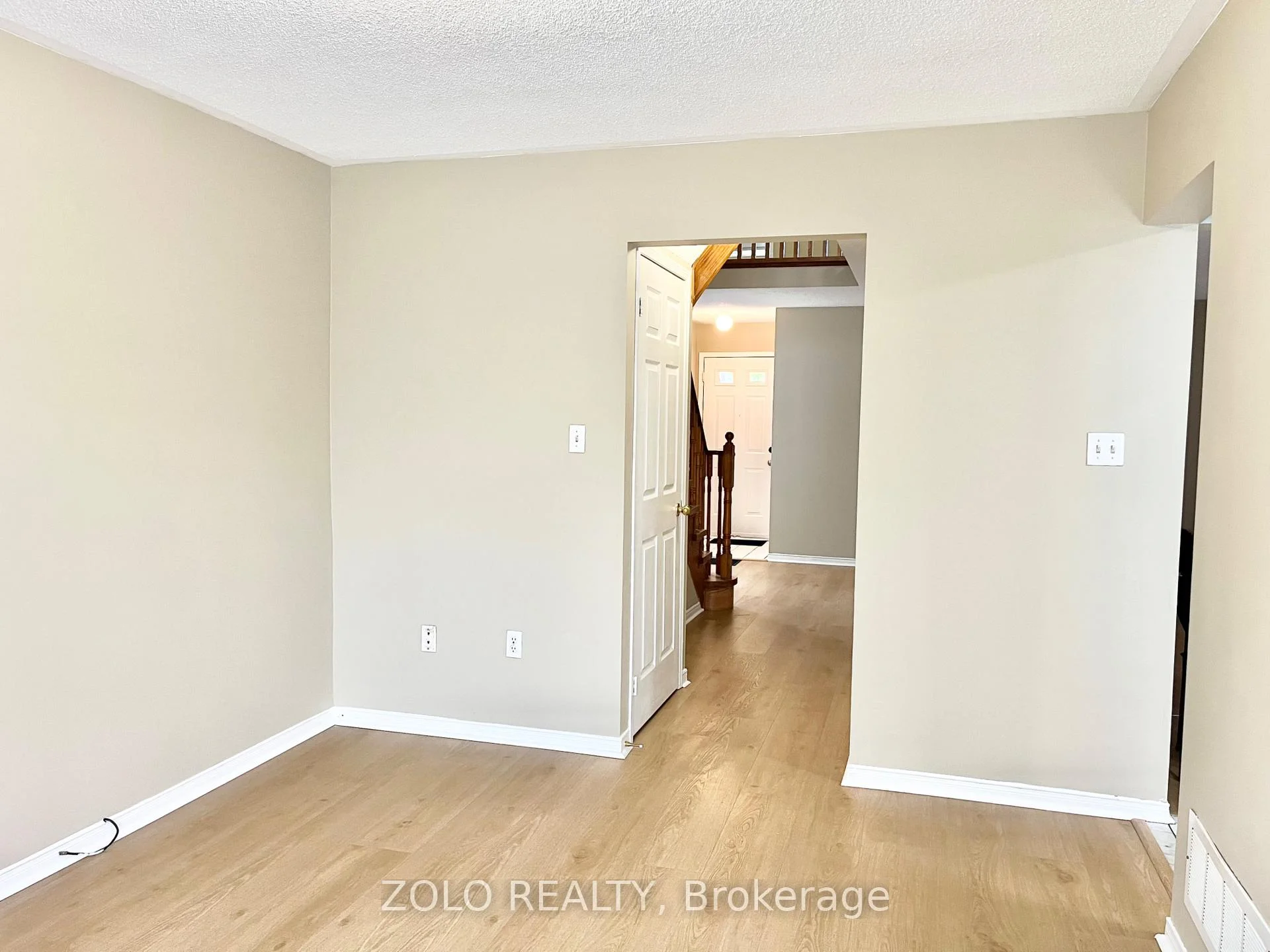 Photo 3 of 19 Saddletree Trail, Brampton, Brampton West — HOMEH