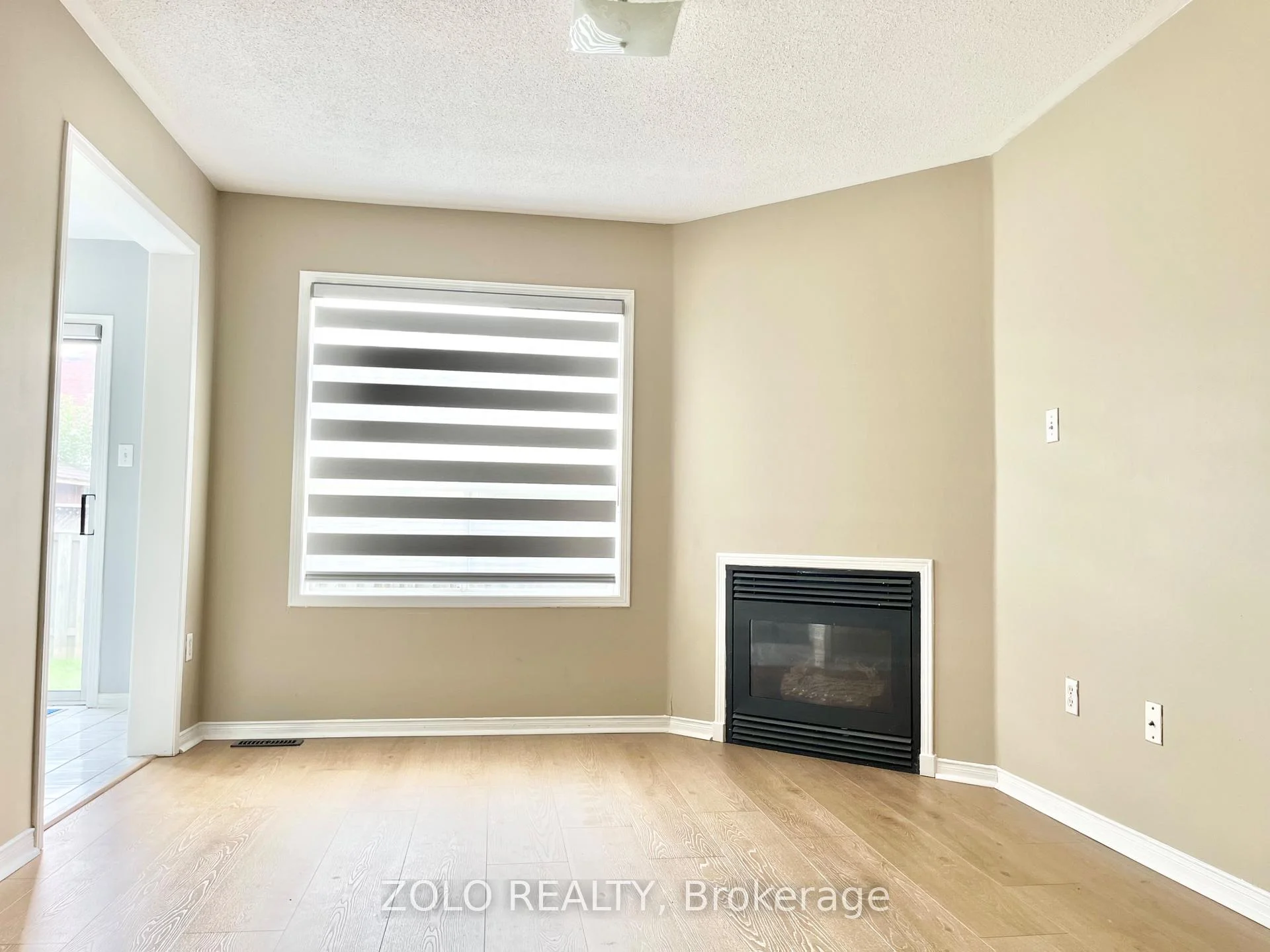Photo 13 of 19 Saddletree Trail, Brampton, Brampton West — HOMEH