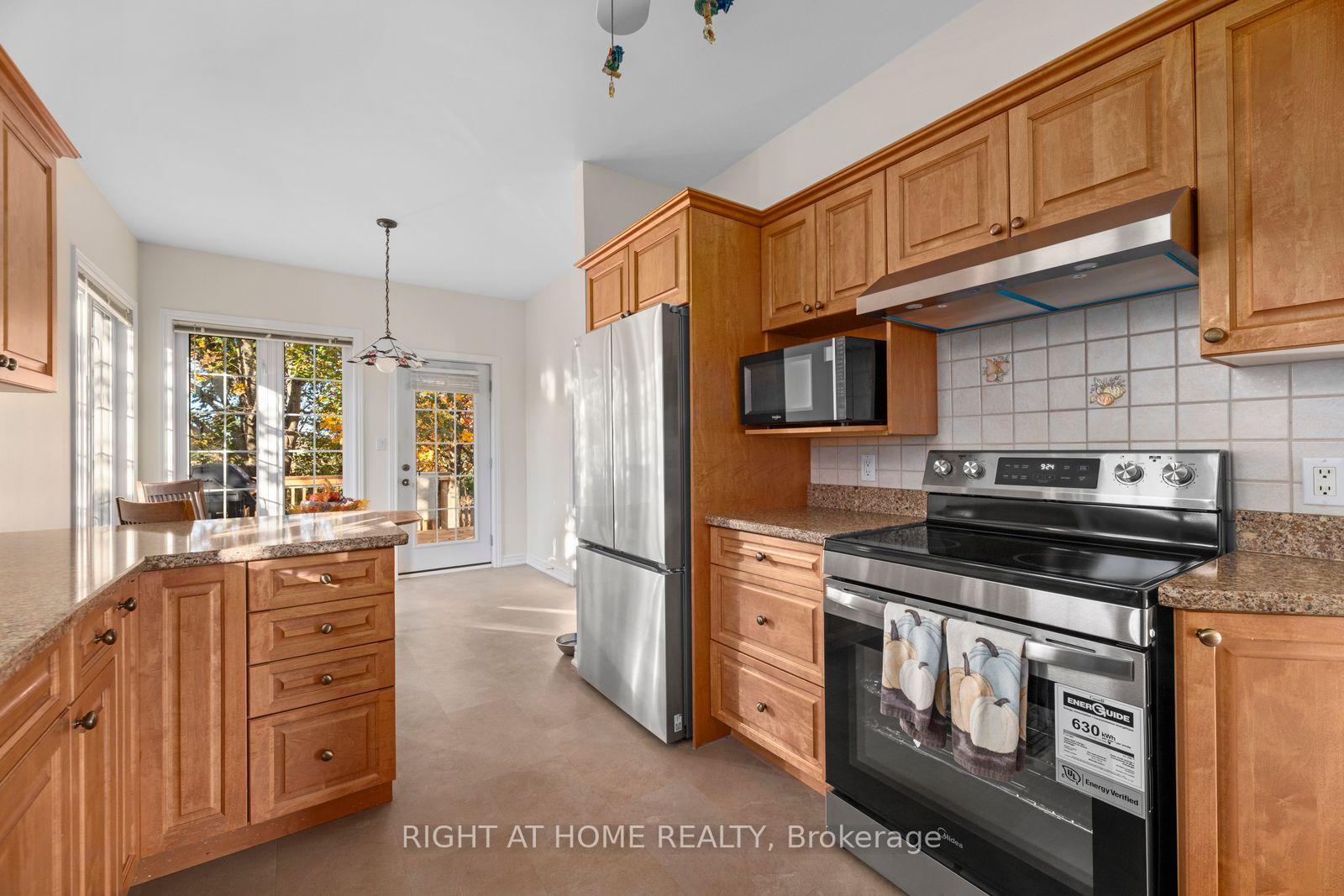 Photo 9 of 21 Crescent Moon Lane, Kawartha Lakes, Mariposa — HOMEH