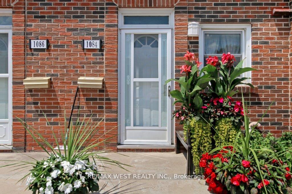 Photo 2 of 1084 Southdale Road E, London, South S — HOMEH
