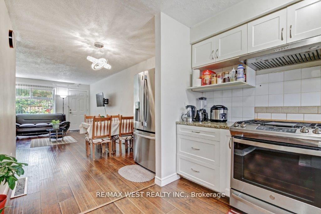 Photo 3 of 1084 Southdale Road E, London, South S — HOMEH