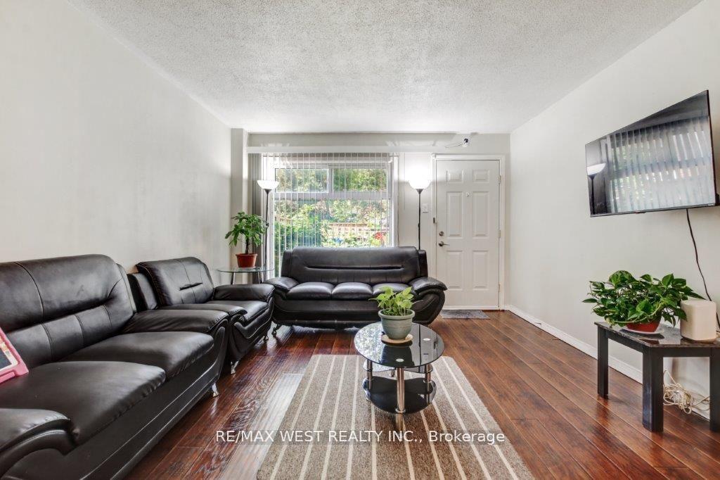 Photo 8 of 1084 Southdale Road E, London, South S — HOMEH