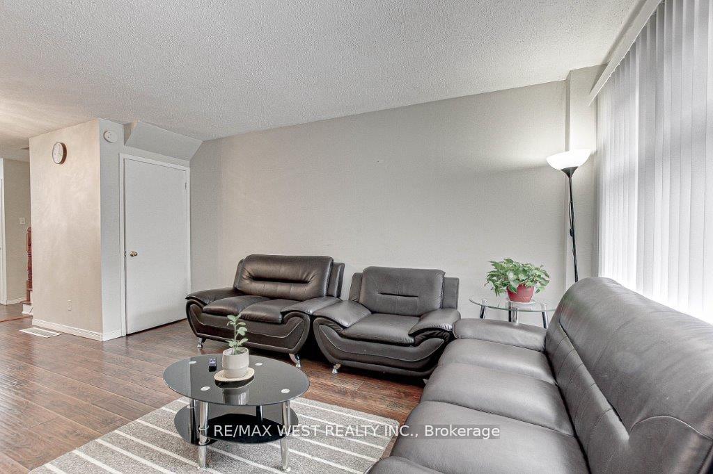 Photo 9 of 1084 Southdale Road E, London, South S — HOMEH