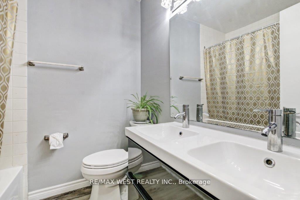 Photo 16 of 1084 Southdale Road E, London, South S — HOMEH