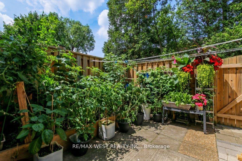Photo 23 of 1084 Southdale Road E, London, South S — HOMEH