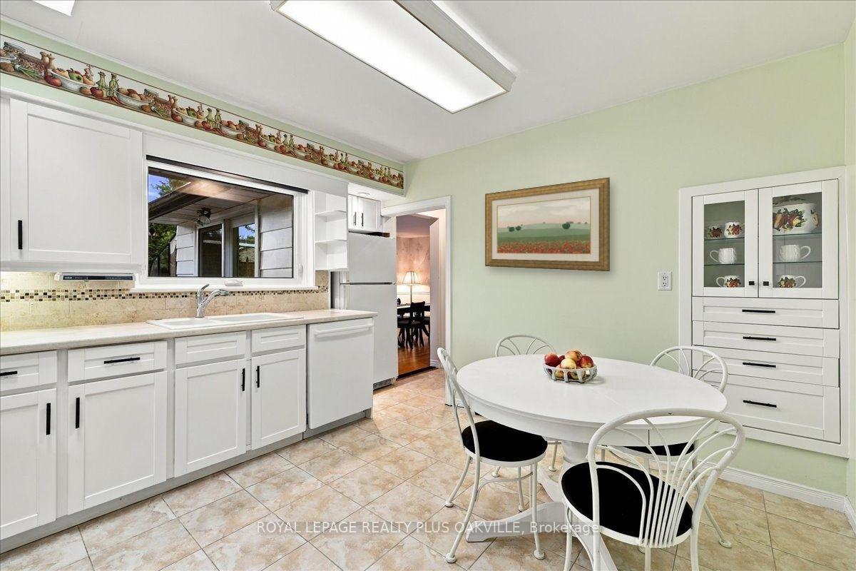 Photo 12 of 462 Evergreen Avenue, Hamilton, Ancaster — HOMEH