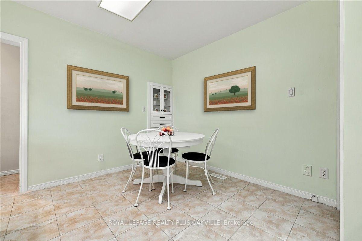 Photo 14 of 462 Evergreen Avenue, Hamilton, Ancaster — HOMEH