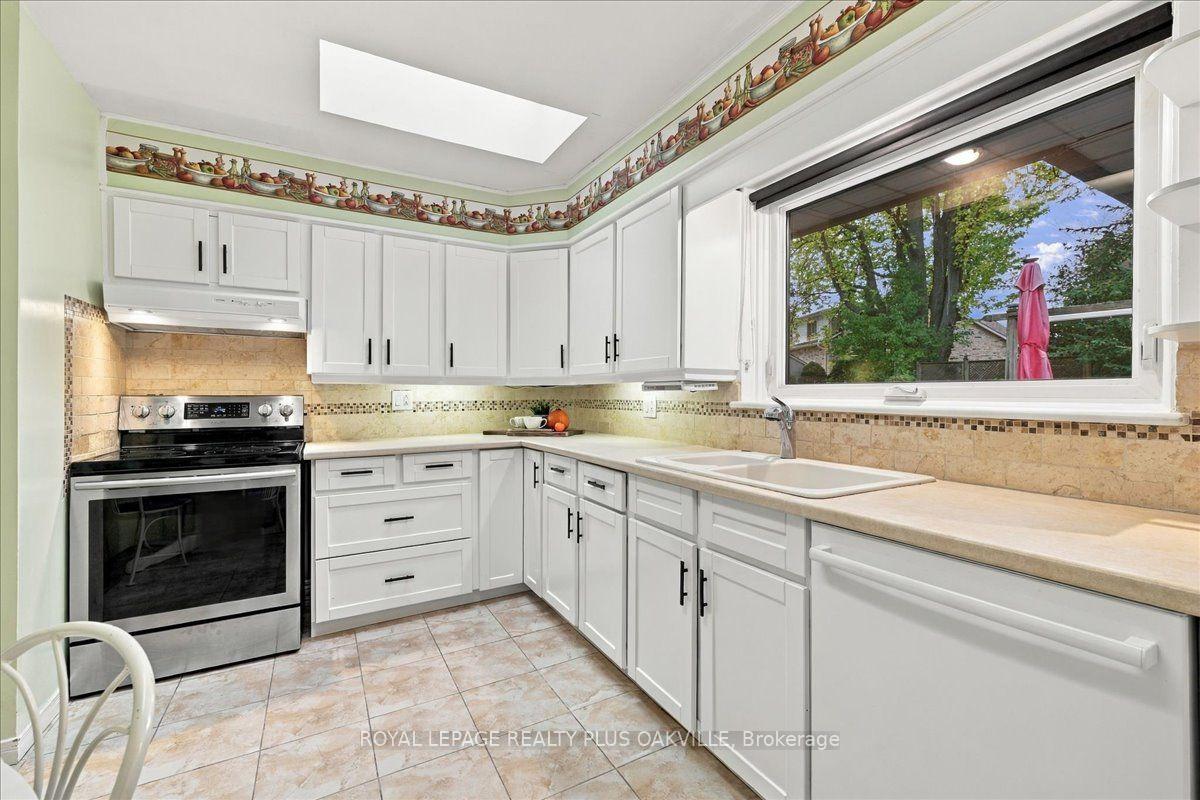 Photo 15 of 462 Evergreen Avenue, Hamilton, Ancaster — HOMEH