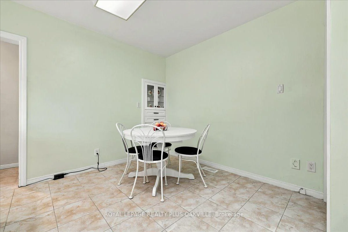 Photo 16 of 462 Evergreen Avenue, Hamilton, Ancaster — HOMEH