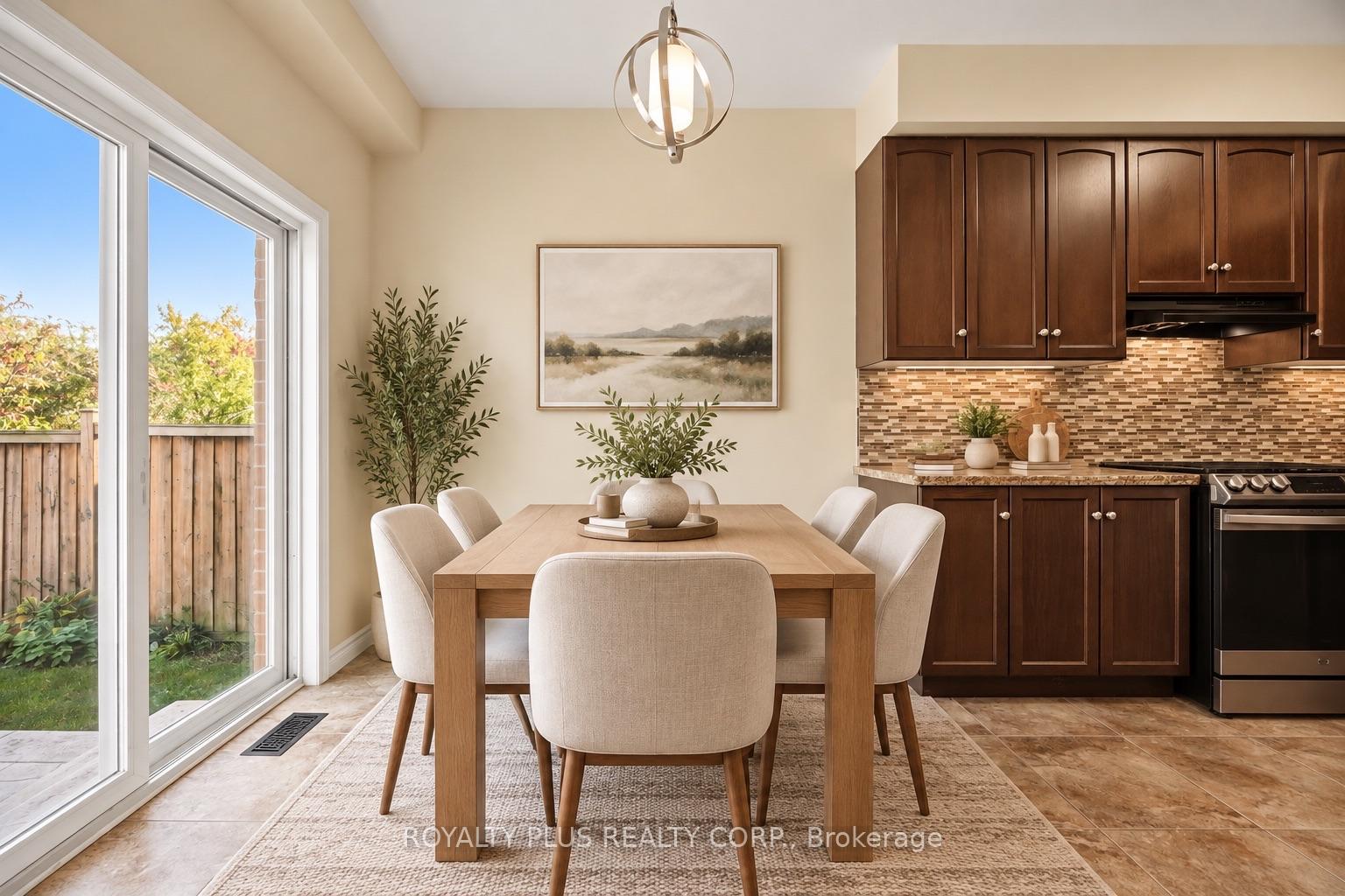 Photo 4 of 116 Echovalley Drive, Hamilton, Stoney Creek Mountain — HOMEH