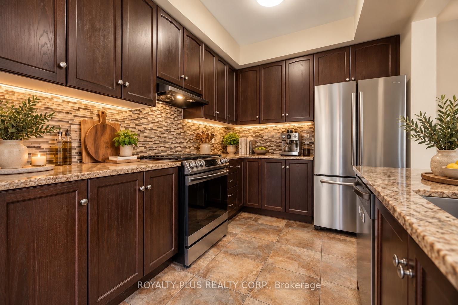 Photo 5 of 116 Echovalley Drive, Hamilton, Stoney Creek Mountain — HOMEH