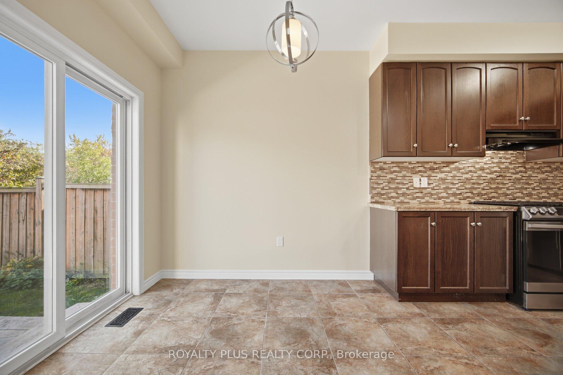 Photo 20 of 116 Echovalley Drive, Hamilton, Stoney Creek Mountain — HOMEH