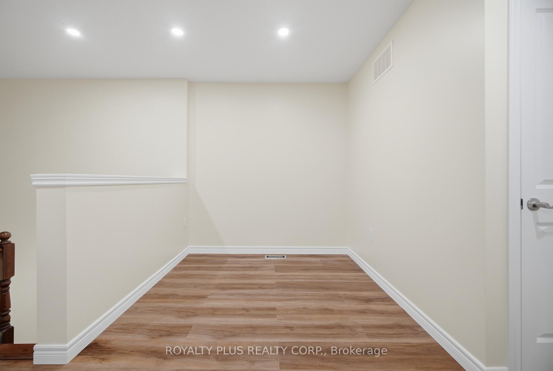 Photo 21 of 116 Echovalley Drive, Hamilton, Stoney Creek Mountain — HOMEH