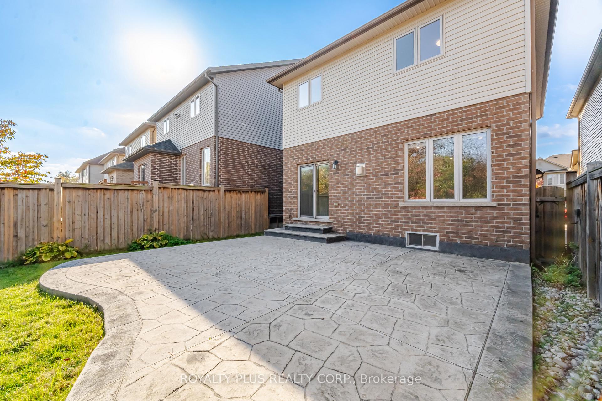 Photo 32 of 116 Echovalley Drive, Hamilton, Stoney Creek Mountain — HOMEH