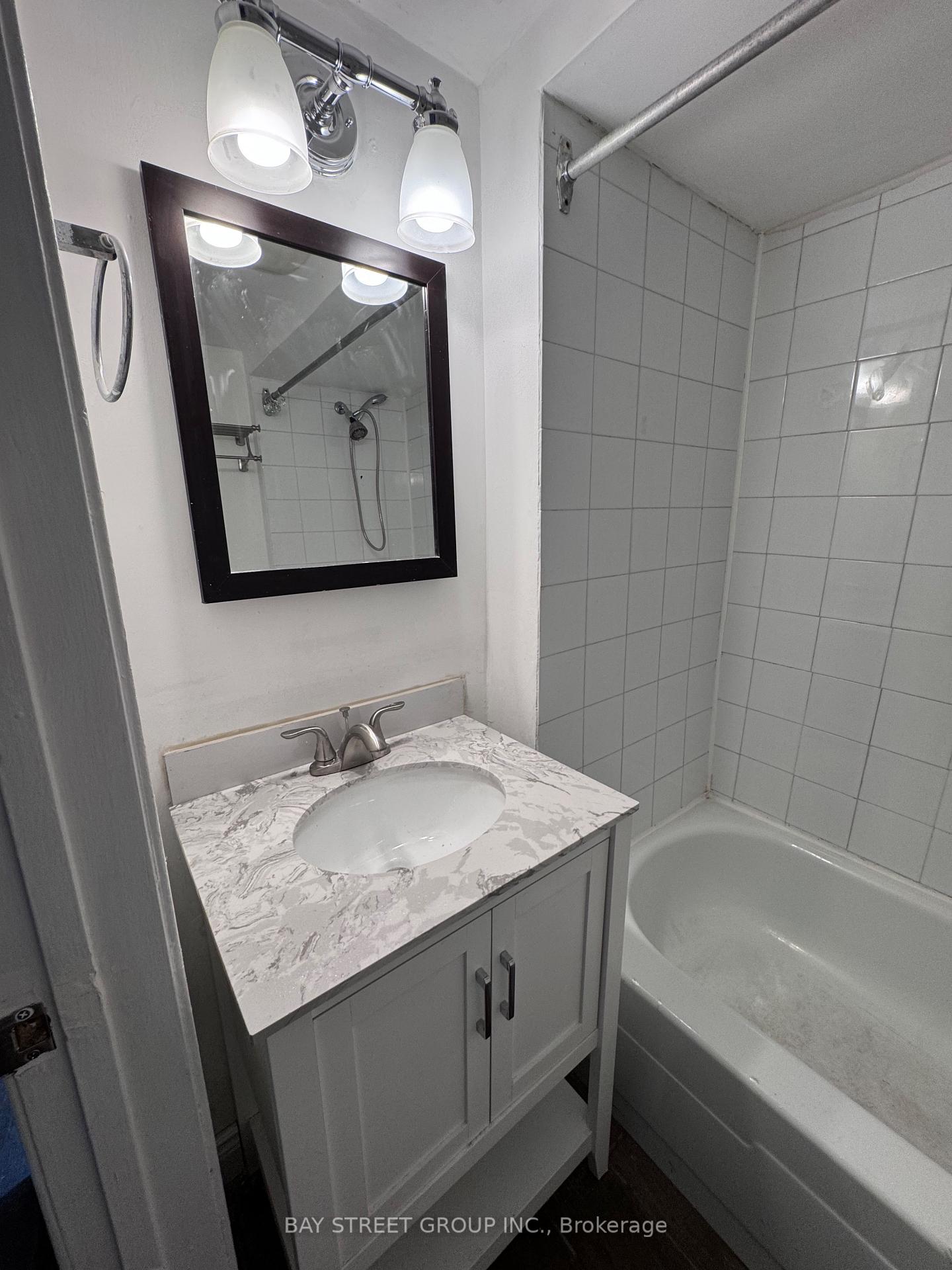 Photo 11 of 20 Edmonton Road, North York, Pleasant View — HOMEH