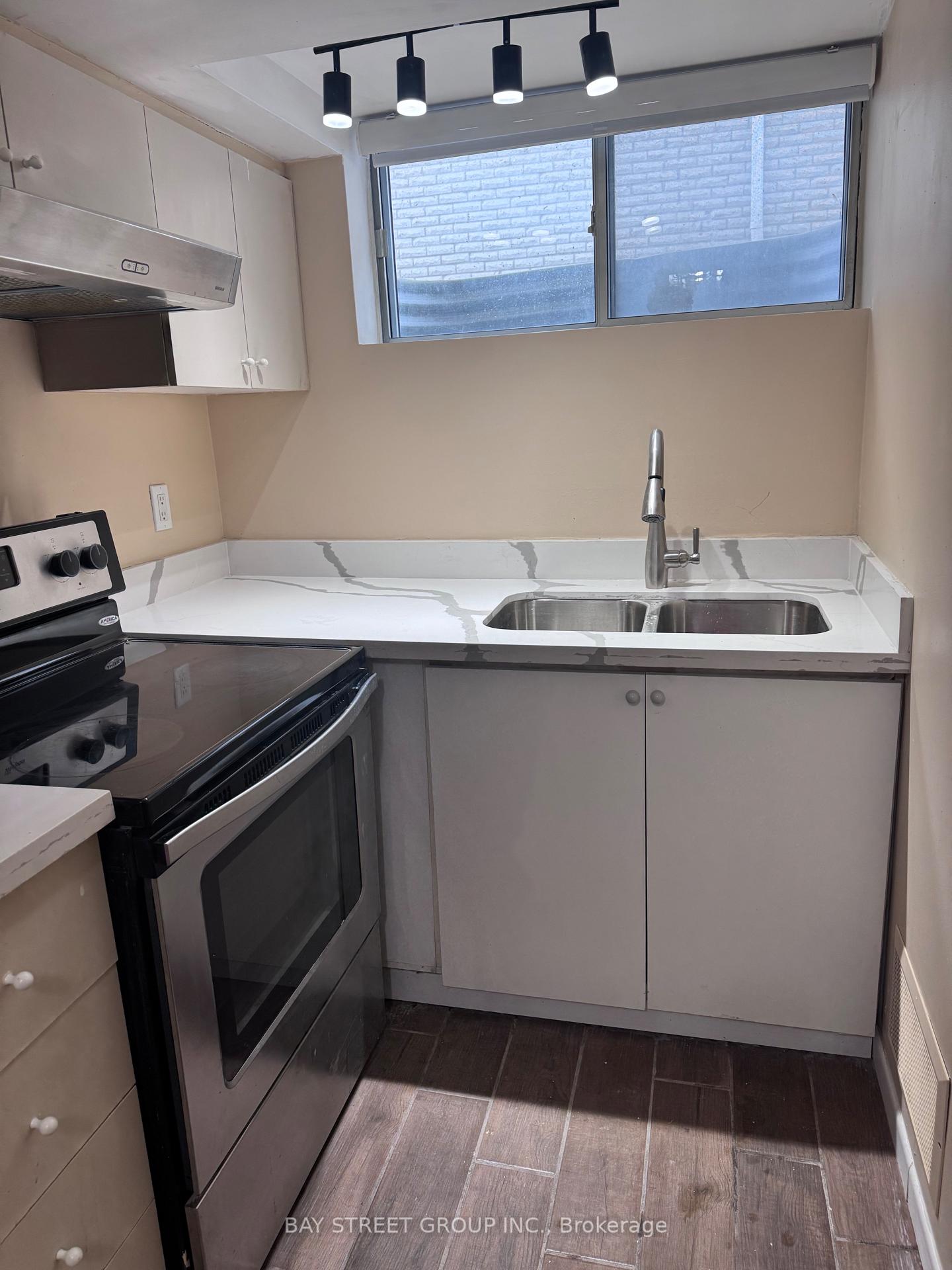 Photo 37 of 20 Edmonton Road, North York, Pleasant View — HOMEH