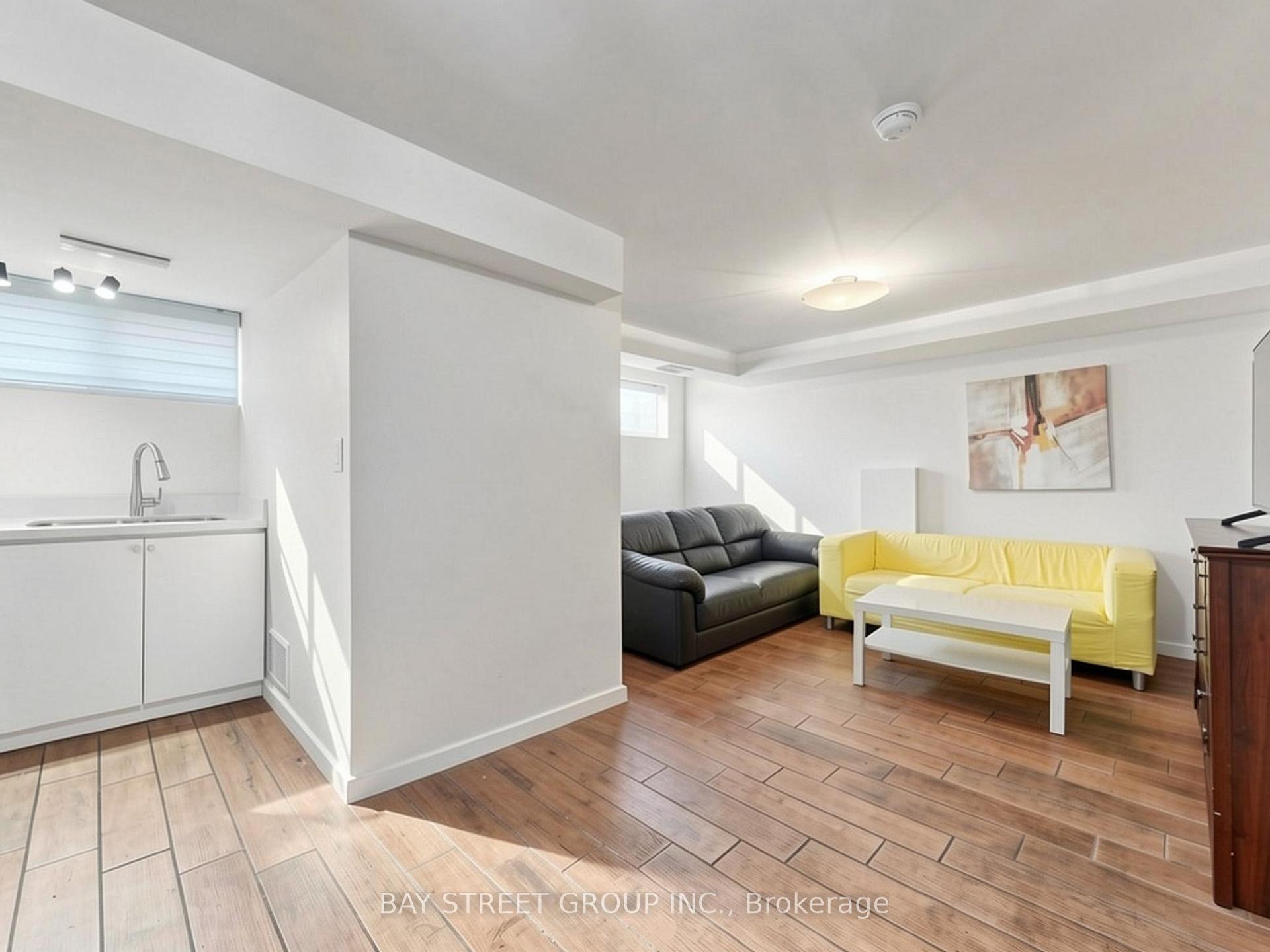 Photo 6 of 20 Edmonton Road, North York, Pleasant View — HOMEH