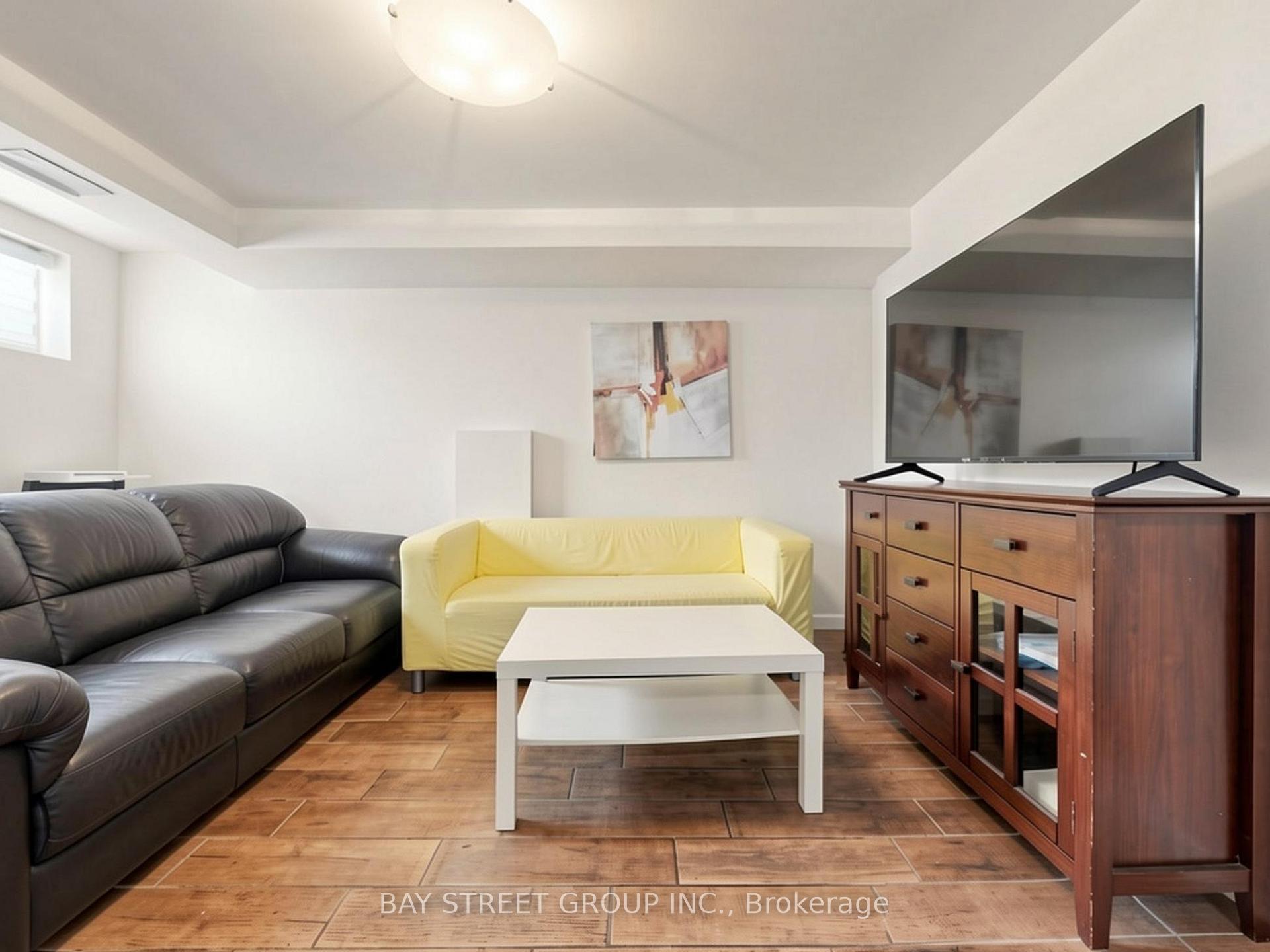 Photo 8 of 20 Edmonton Road, North York, Pleasant View — HOMEH
