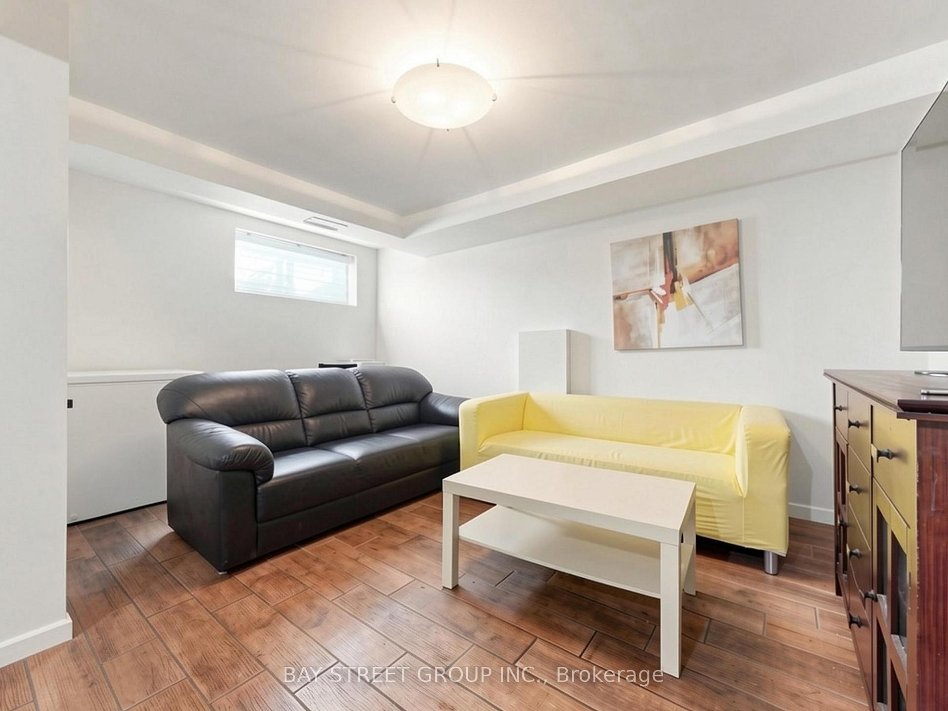 Photo 10 of 20 Edmonton Road, North York, Pleasant View — HOMEH