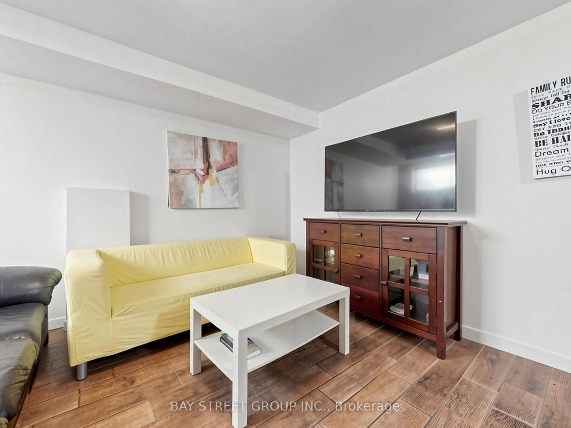 Photo 12 of 20 Edmonton Road, North York, Pleasant View — HOMEH
