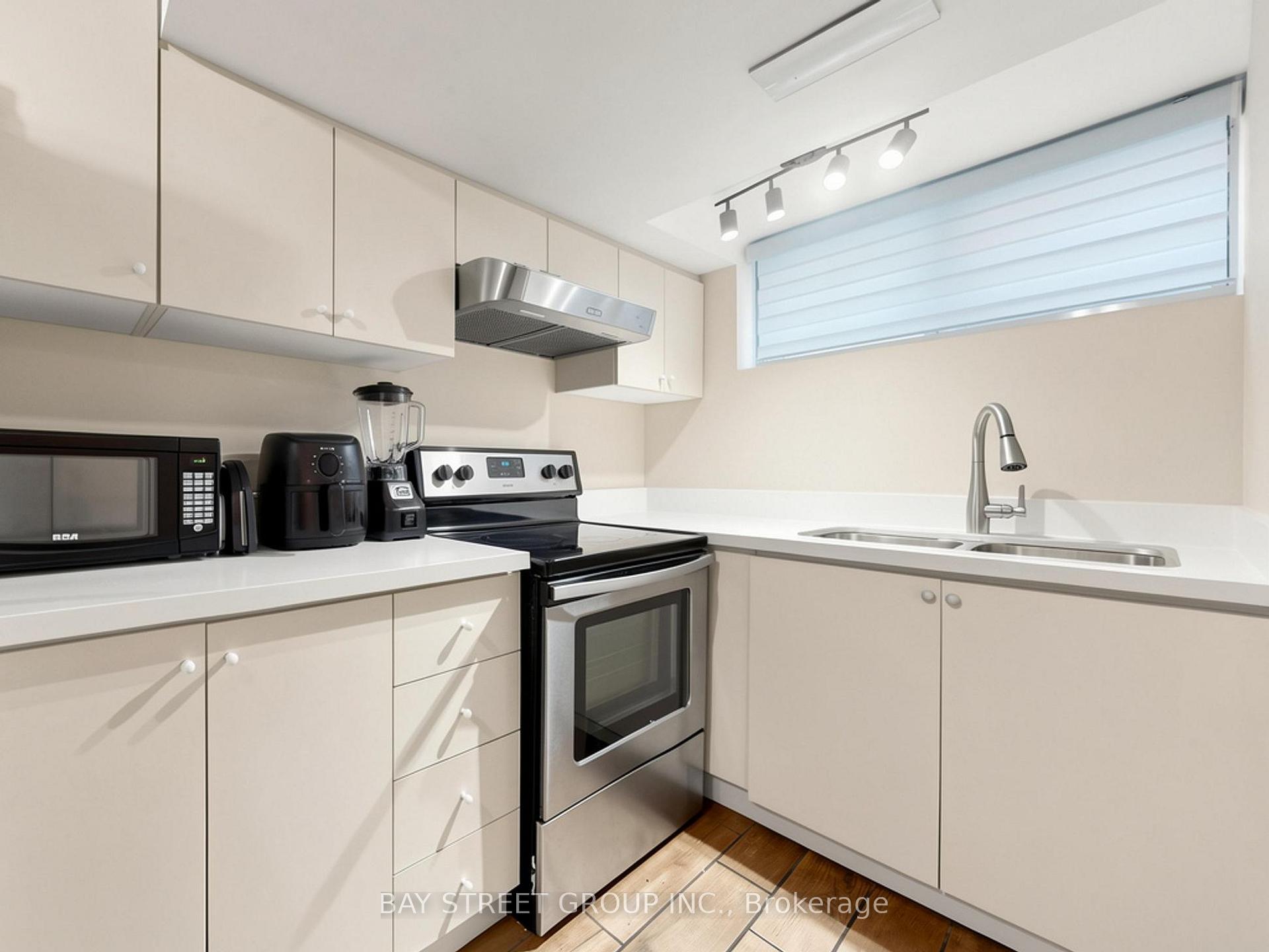 Photo 14 of 20 Edmonton Road, North York, Pleasant View — HOMEH