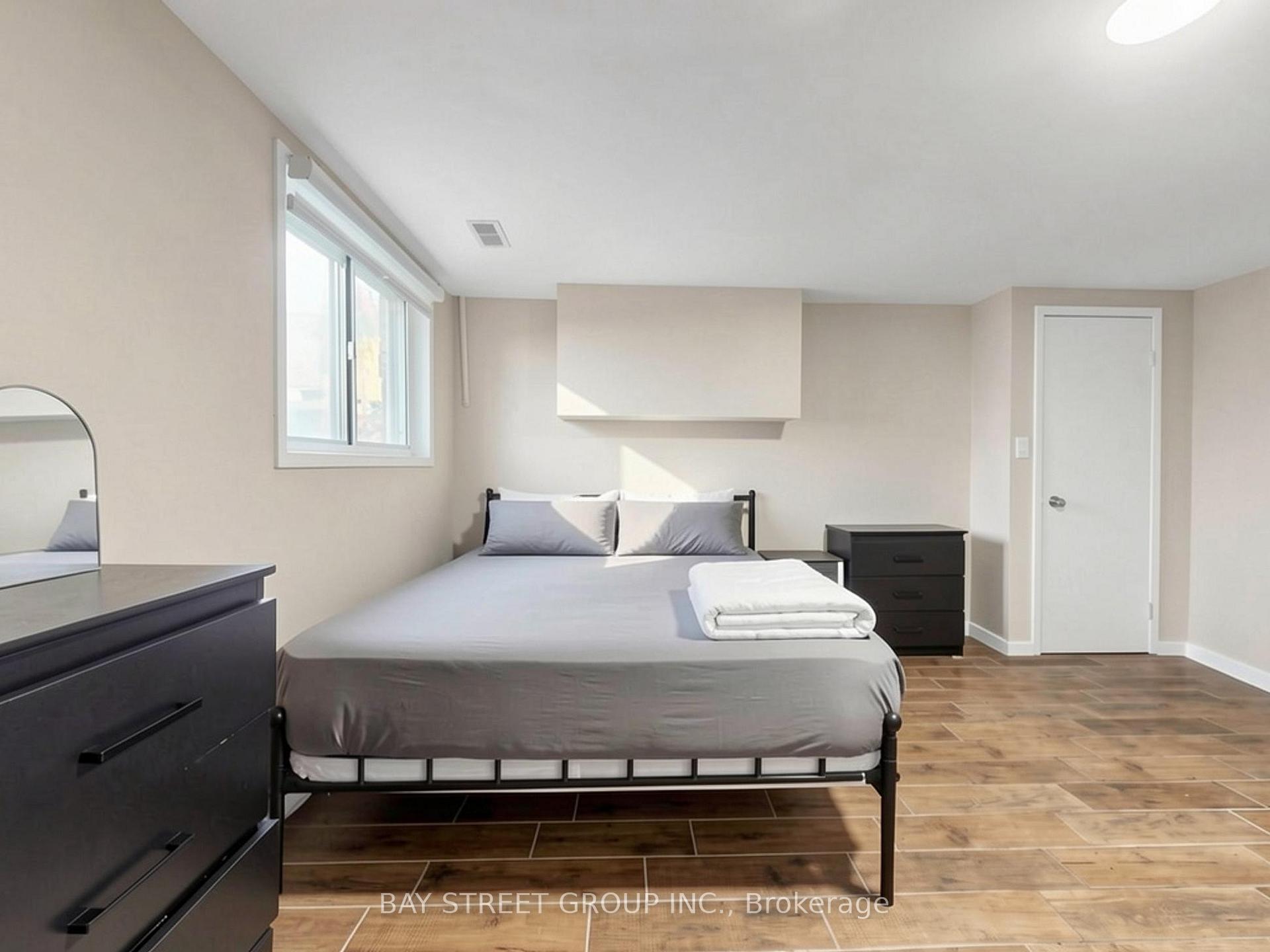 Photo 18 of 20 Edmonton Road, North York, Pleasant View — HOMEH