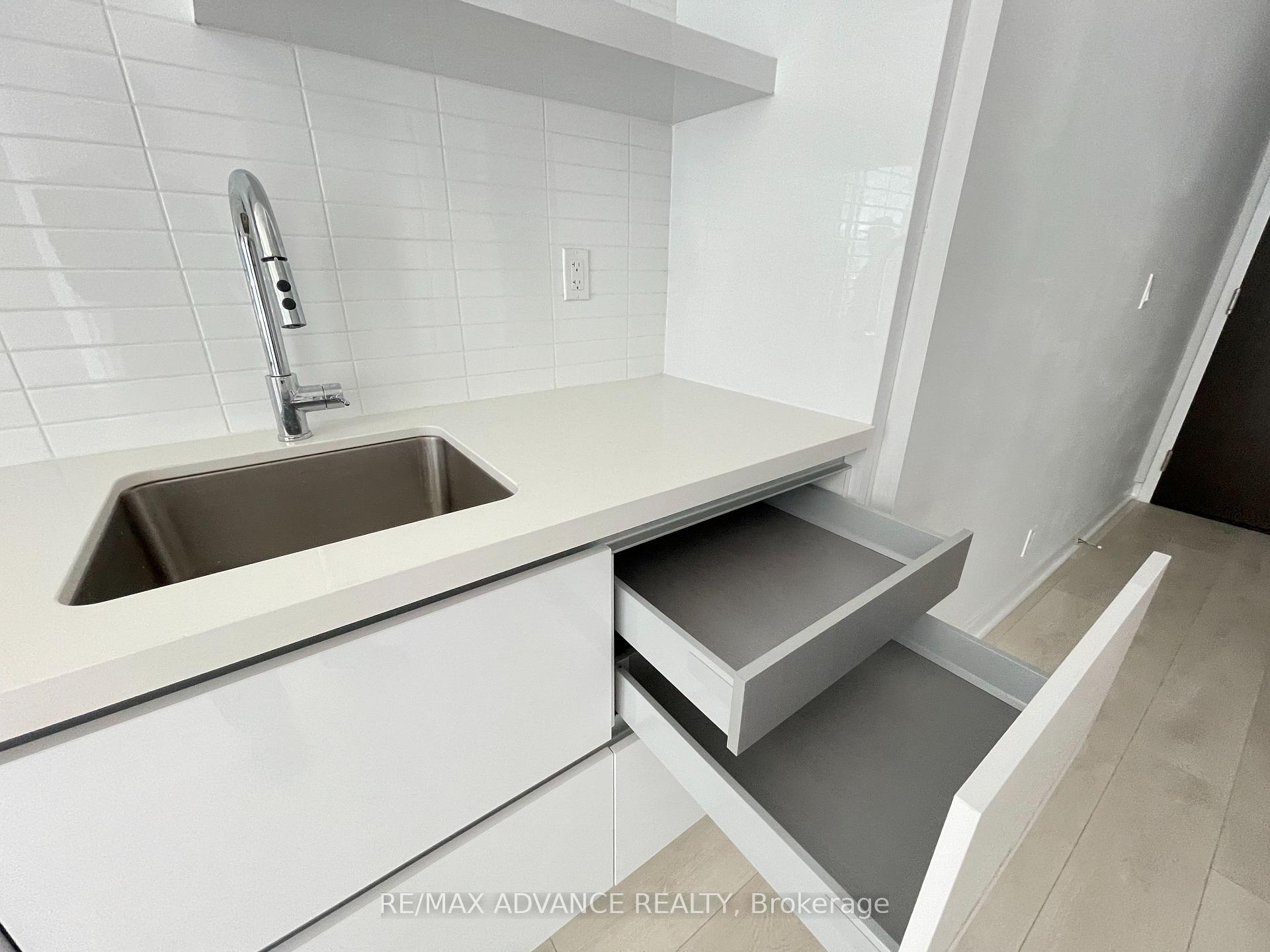 Photo 7 of Unit 3306, 2221 Yonge Street, Toronto, Mount Pleasant West — HOMEH
