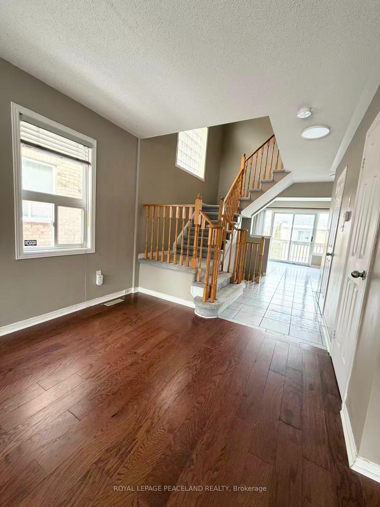 Photo 5 of Unit Upper Unit, 367 Marble Place, Newmarket, Woodland Hill — HOMEH