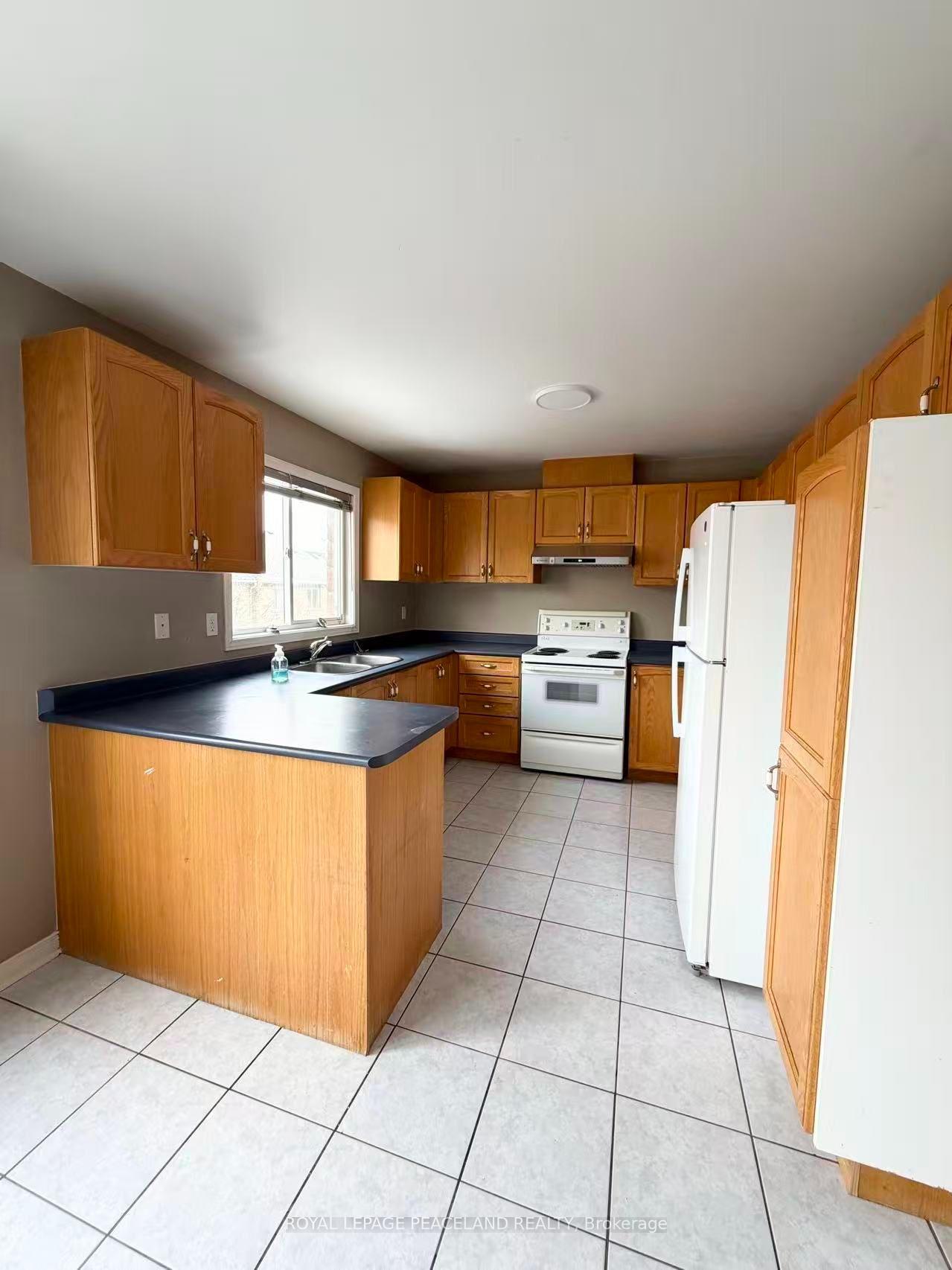 Photo 9 of Unit Upper Unit, 367 Marble Place, Newmarket, Woodland Hill — HOMEH