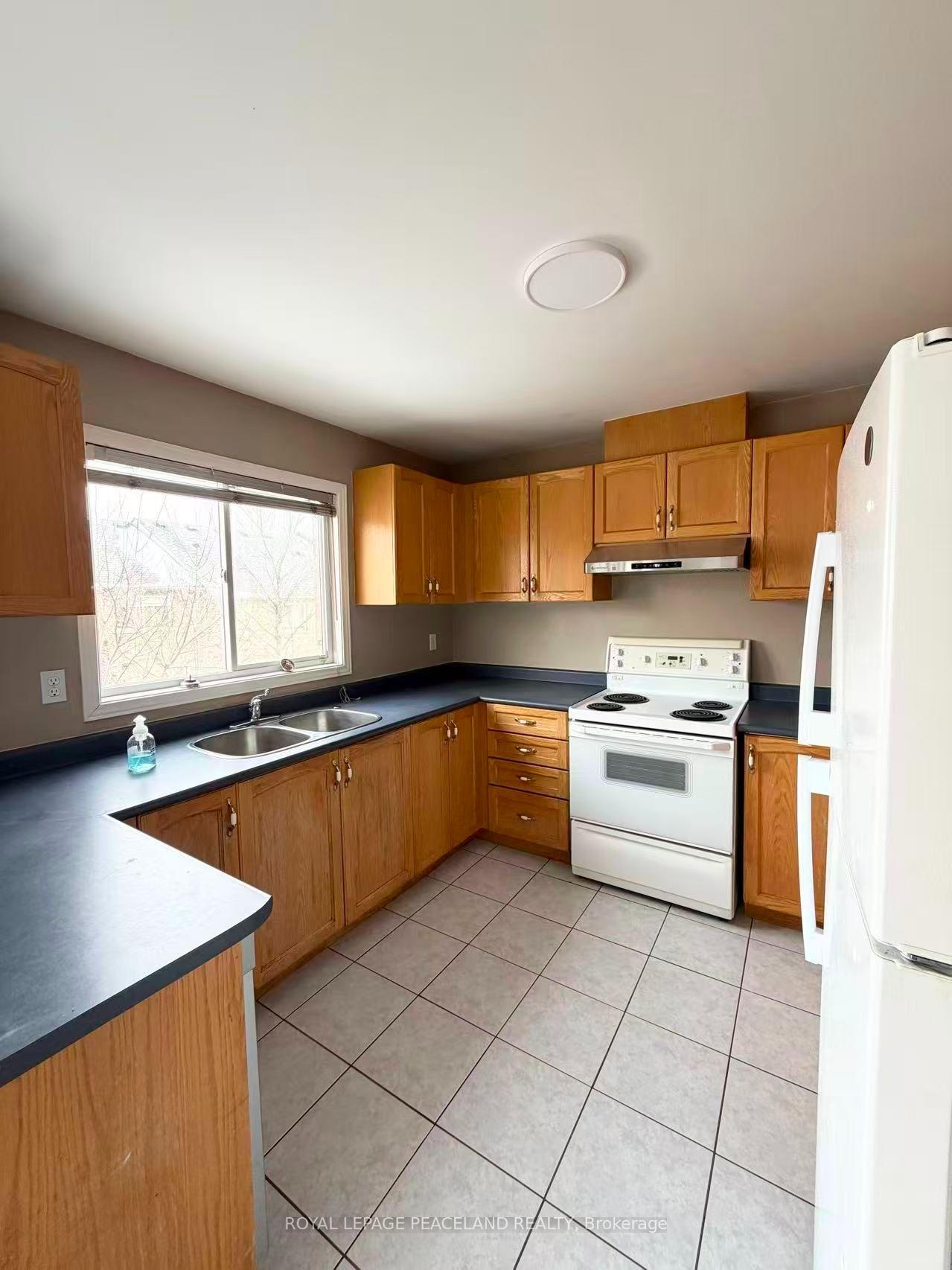 Photo 10 of Unit Upper Unit, 367 Marble Place, Newmarket, Woodland Hill — HOMEH