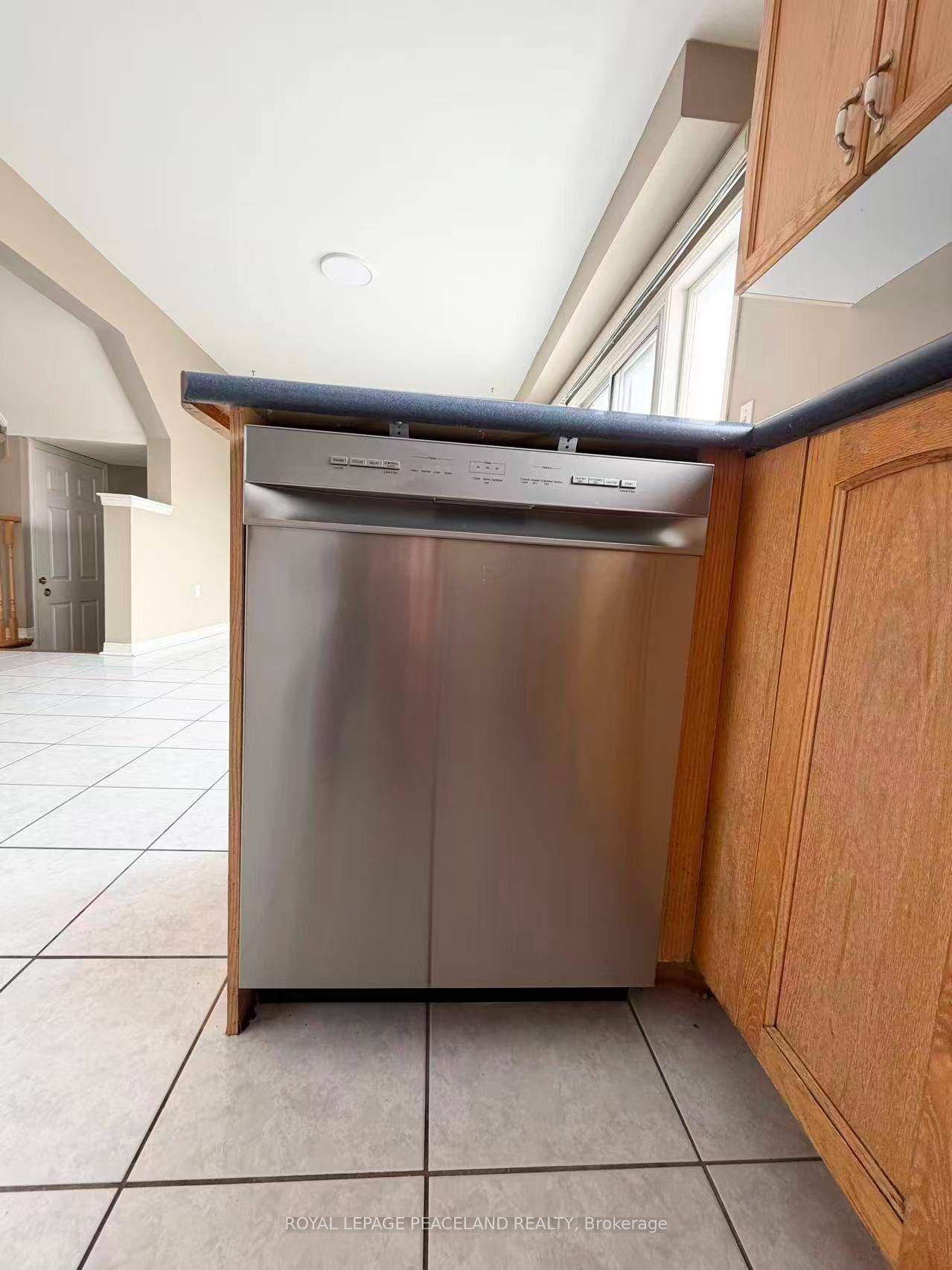 Photo 12 of Unit Upper Unit, 367 Marble Place, Newmarket, Woodland Hill — HOMEH