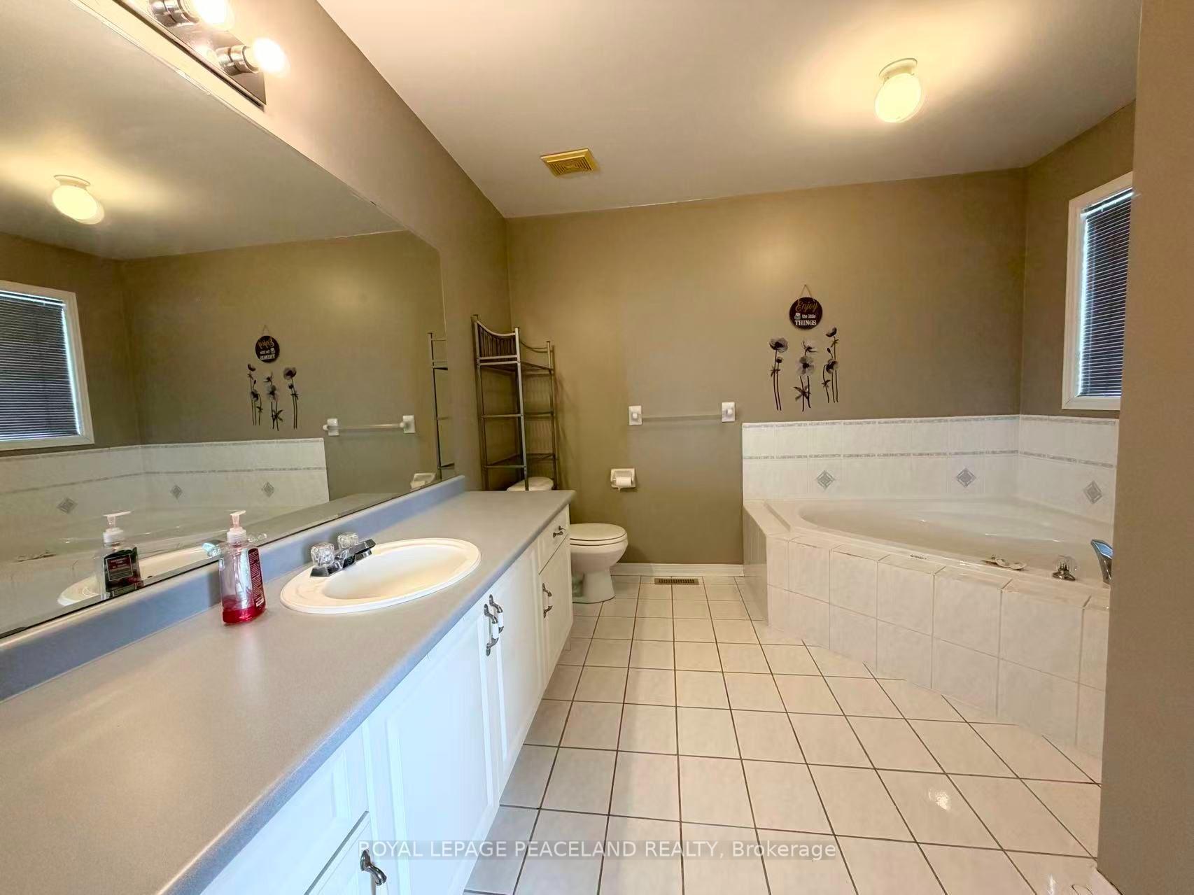 Photo 18 of Unit Upper Unit, 367 Marble Place, Newmarket, Woodland Hill — HOMEH