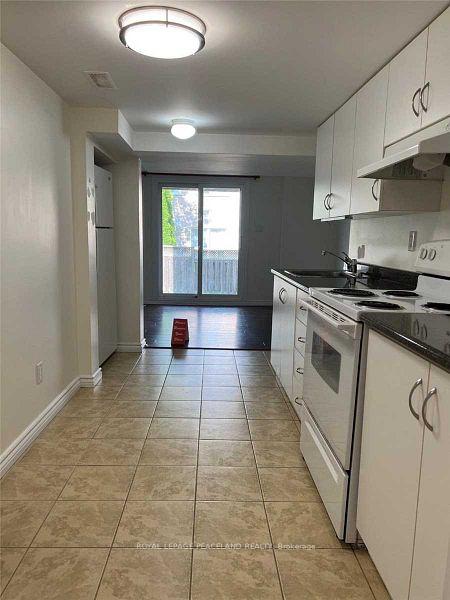 Photo 4 of Unit W/O Bsmt, 367 Marble Place, Newmarket, Woodland Hill — HOMEH