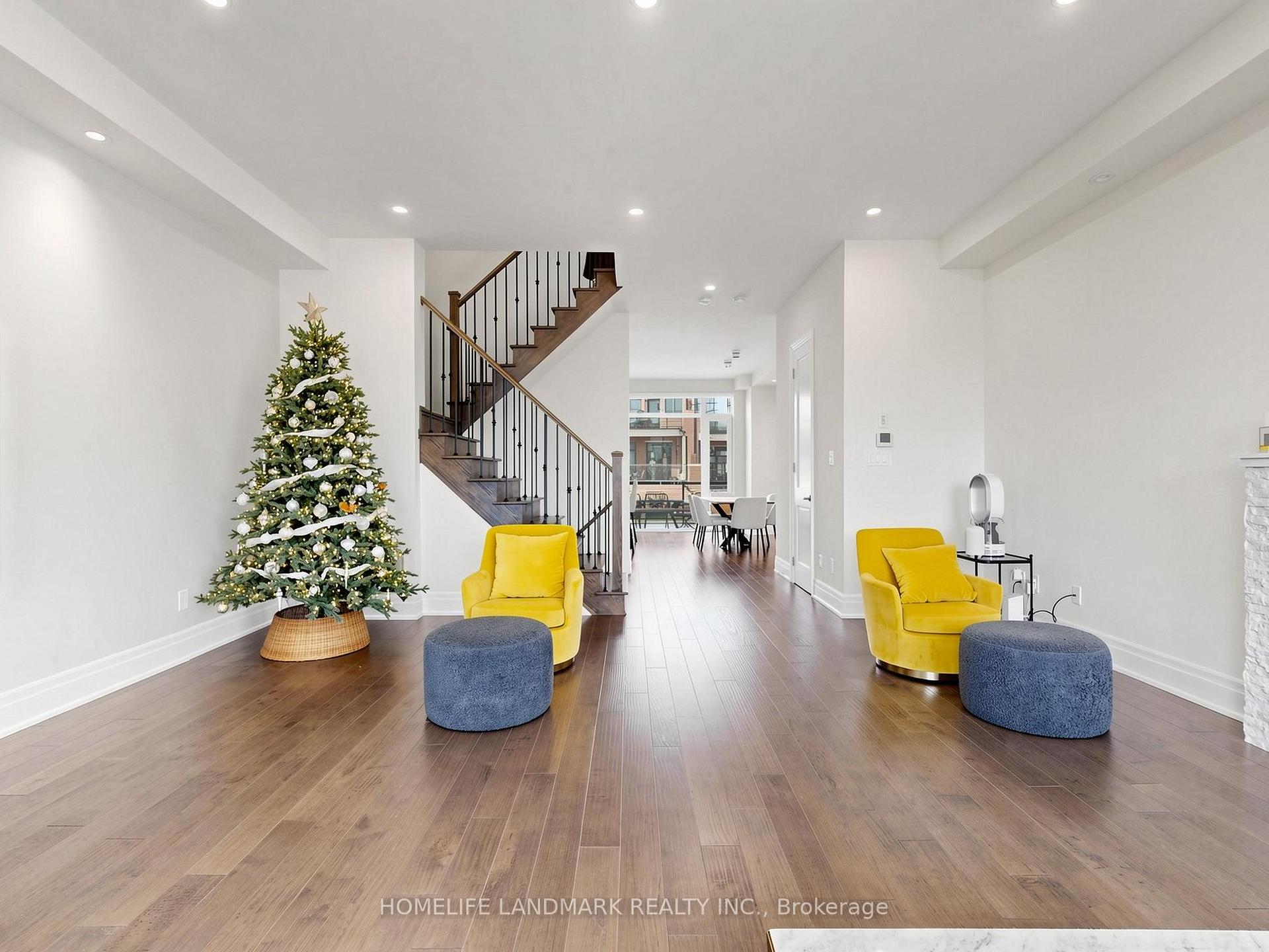 Photo 7 of 38 Aylin Crescent, Vaughan, Patterson — HOMEH