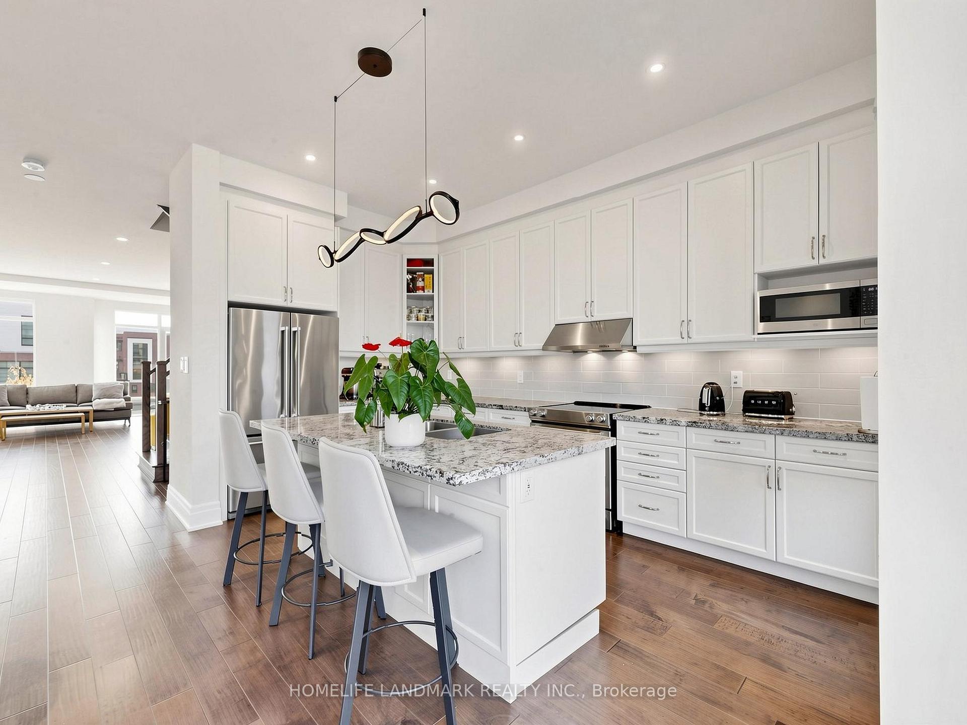Photo 14 of 38 Aylin Crescent, Vaughan, Patterson — HOMEH