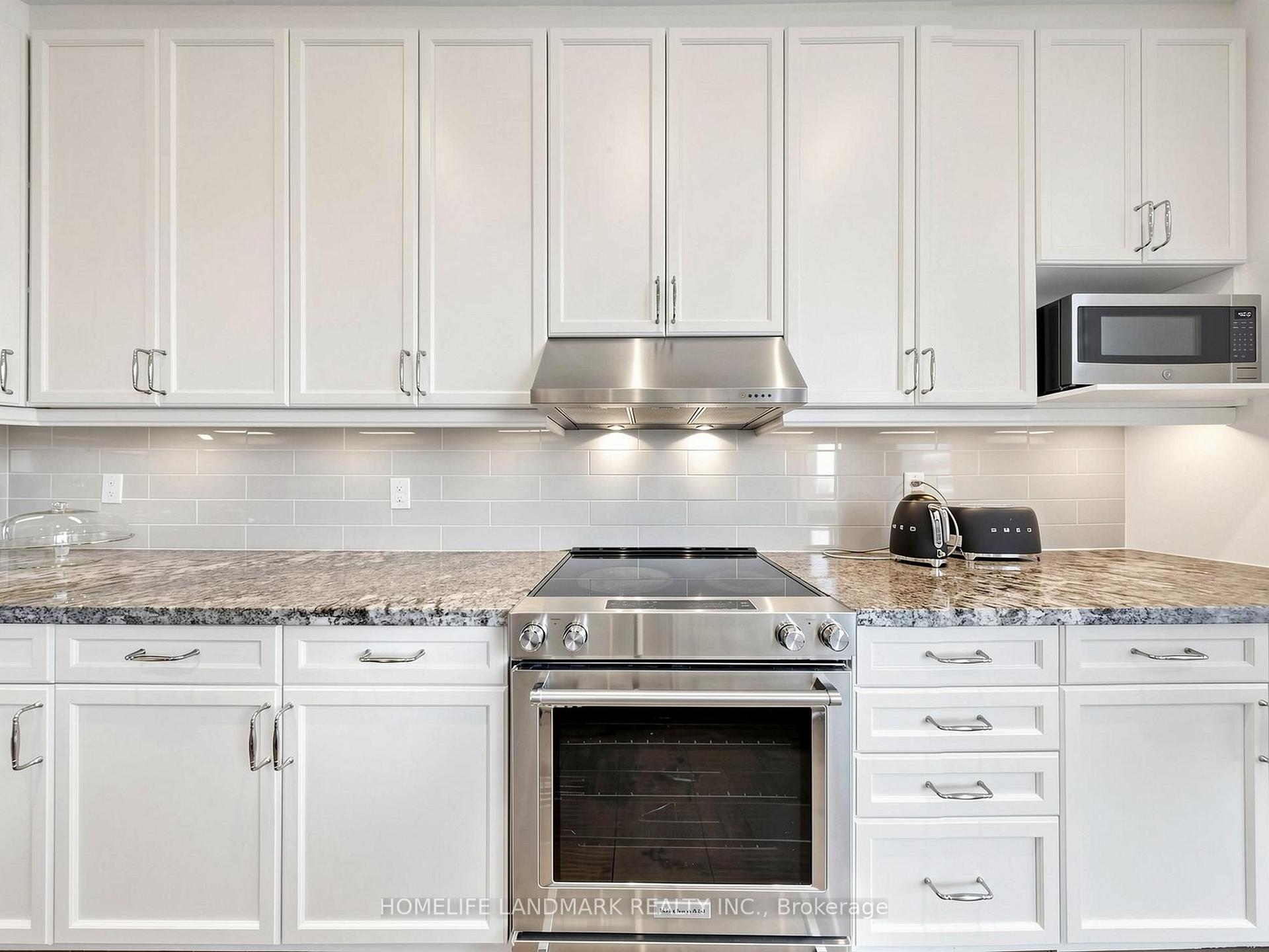 Photo 17 of 38 Aylin Crescent, Vaughan, Patterson — HOMEH