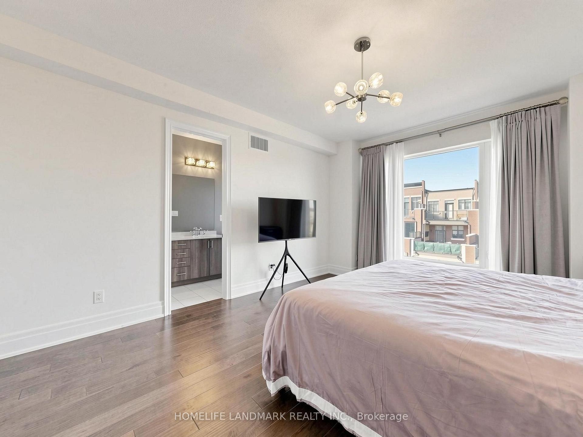 Photo 20 of 38 Aylin Crescent, Vaughan, Patterson — HOMEH