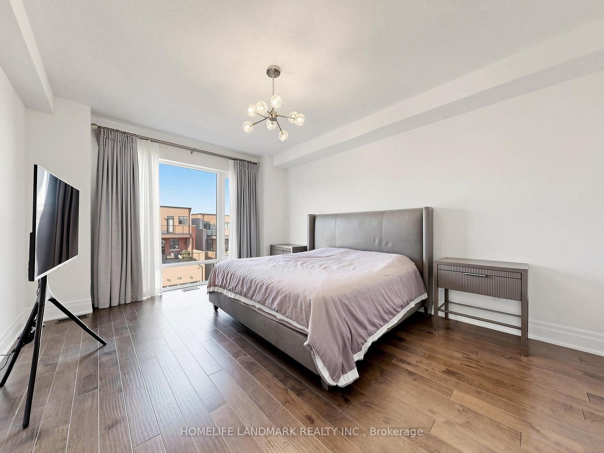 Photo 21 of 38 Aylin Crescent, Vaughan, Patterson — HOMEH